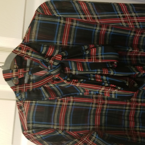 This year trend style blouse. - Picture 2 of 9